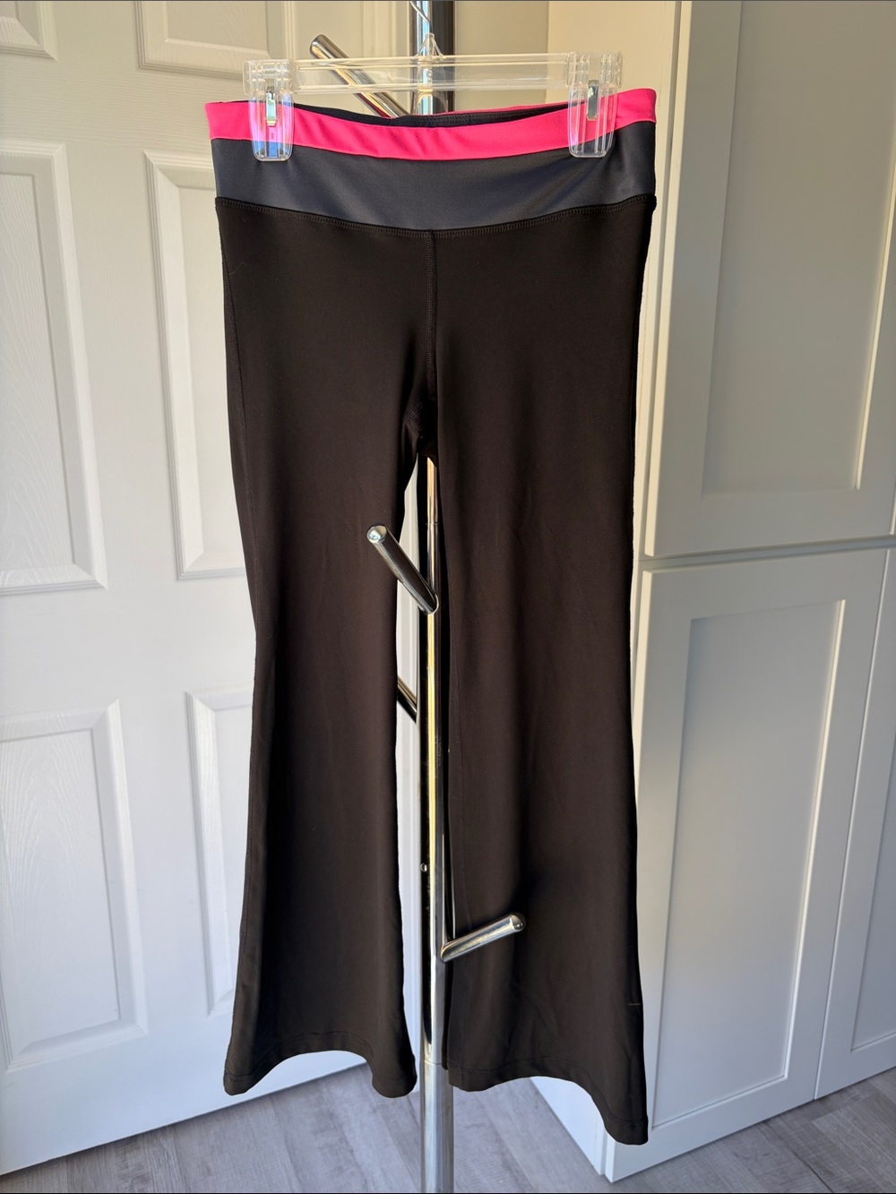Gapbody Women’s Black Flare Yoga Pants, Size M ankle (inseam is 29).
